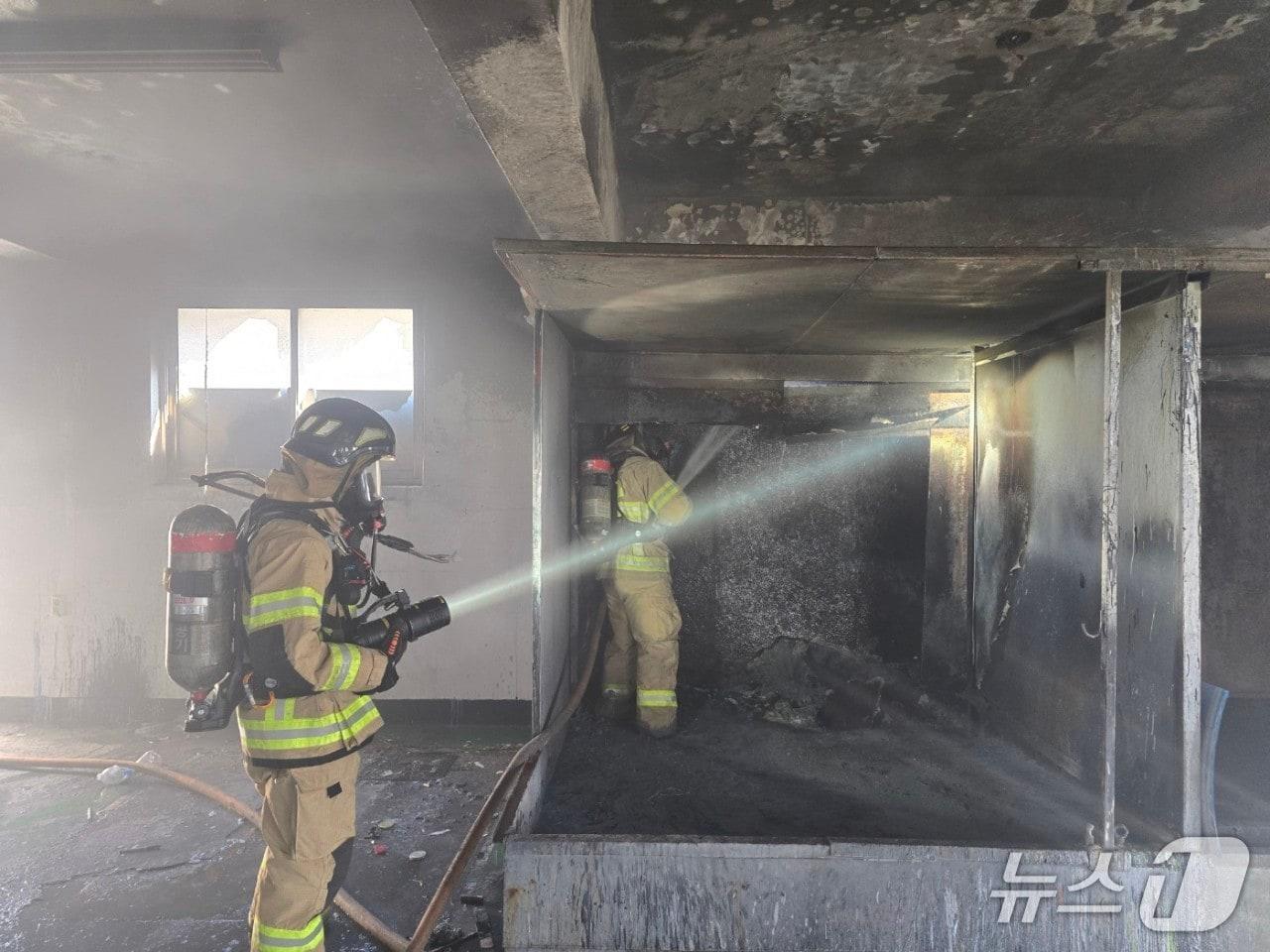 본문 이미지 - 화재 현장. &#40;경기도소방재난본부 제공. 재판매 및 DB 금지&#41; 2025.12.1/뉴스1