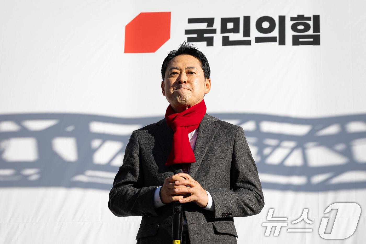 장동혁 국민의힘 대표가 1일 인천 미추홀구 주안역 앞에서 열린 민생회복 법치수호 인천 국민대회에서 연설하고 있다. 2025.12.1/뉴스1 ⓒ News1 유승관 기자