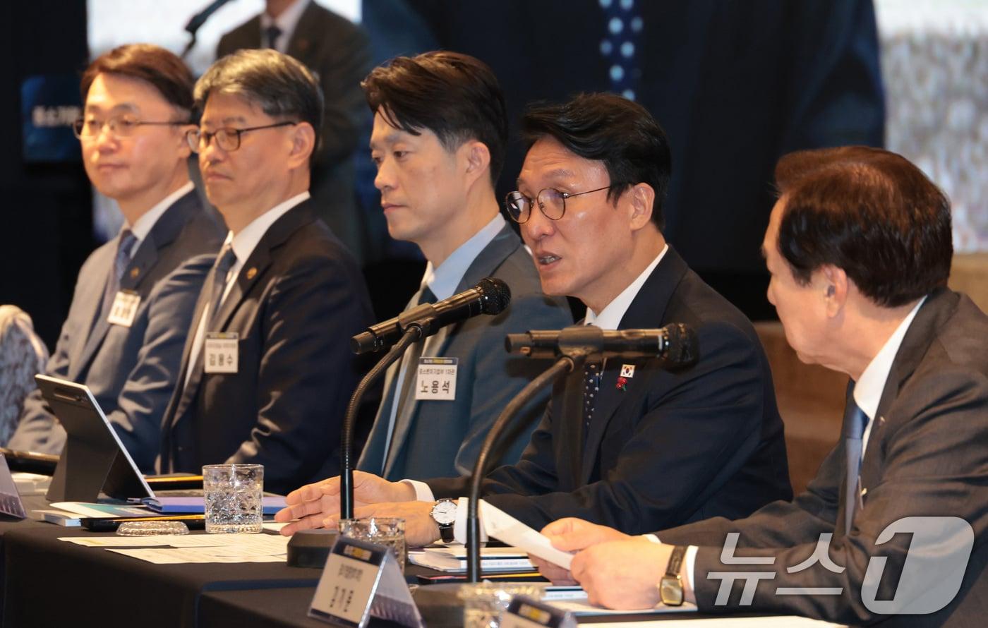 김민석 국무총리가 1일 서울 영등포구 여의도동 중소기업중앙회관에서 열린 중소기업 규제합리화 현장대화에 참석해 인사말을 하고 있다. 2025.12.1/뉴스1 ⓒ News1 청사사진기자단