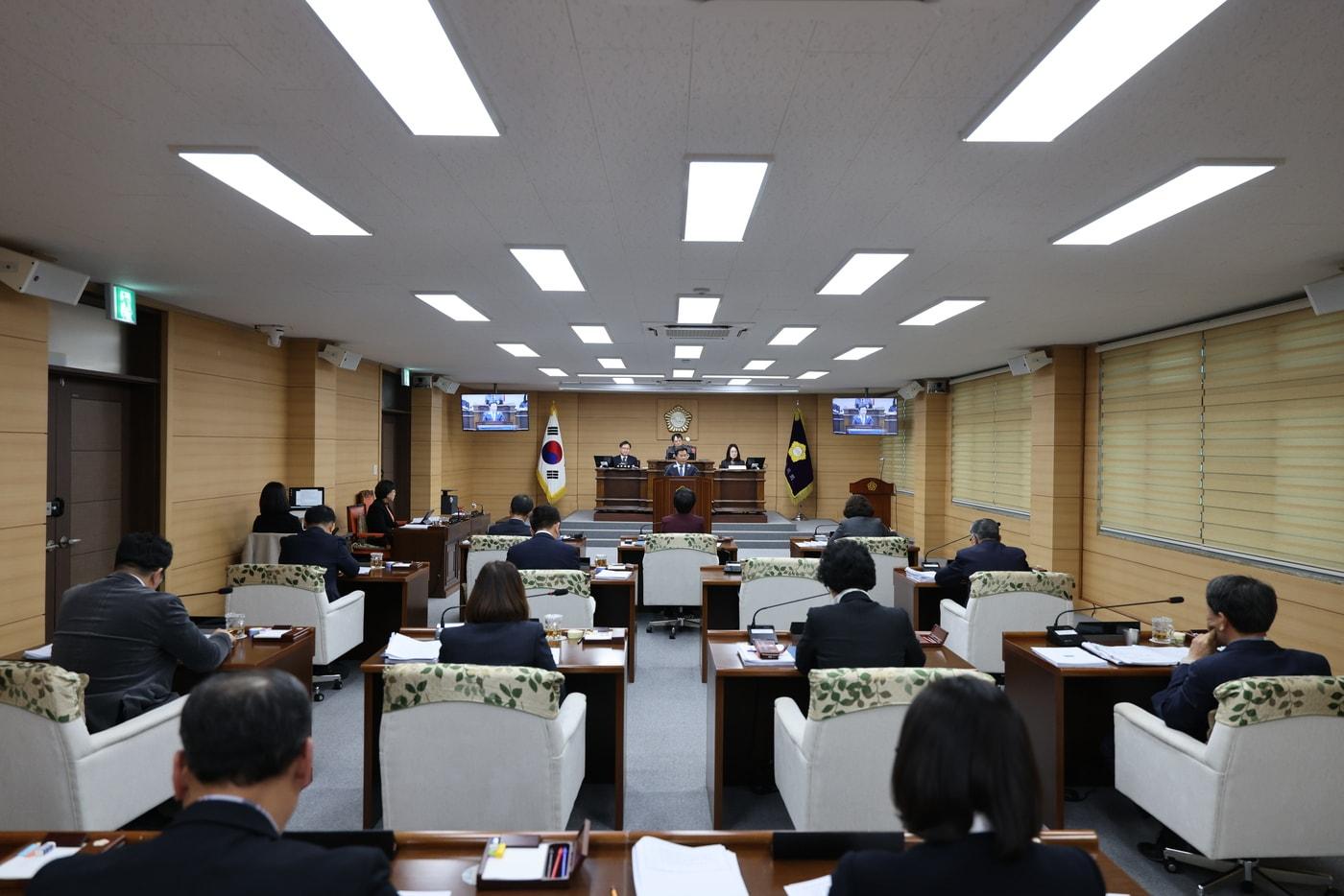 297회 정례회 2차 본회의 개의 모습.&#40;부여군의회 제공. 재판매 및 DB금지&#41;/뉴스1