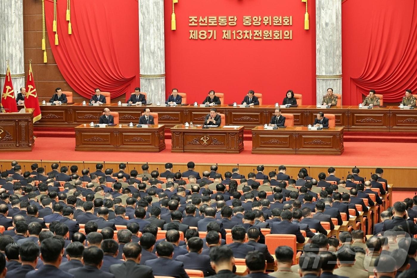 &#40;평양 노동신문=뉴스1&#41; = 북한 노동당 기관지 노동신문은 10일 김정은 당 총비서 참석하에 &#34;조선로동당 중앙위원회 제8기 제13차 전원회의 확대회의가 12월 9일 소집됐다＂고 보도했다. [국내에서만 사용가능. 재배포 금지. DB 금지. For Use Only in the Republic of Korea. Redistribution Prohibited] rodongphoto@news1.kr