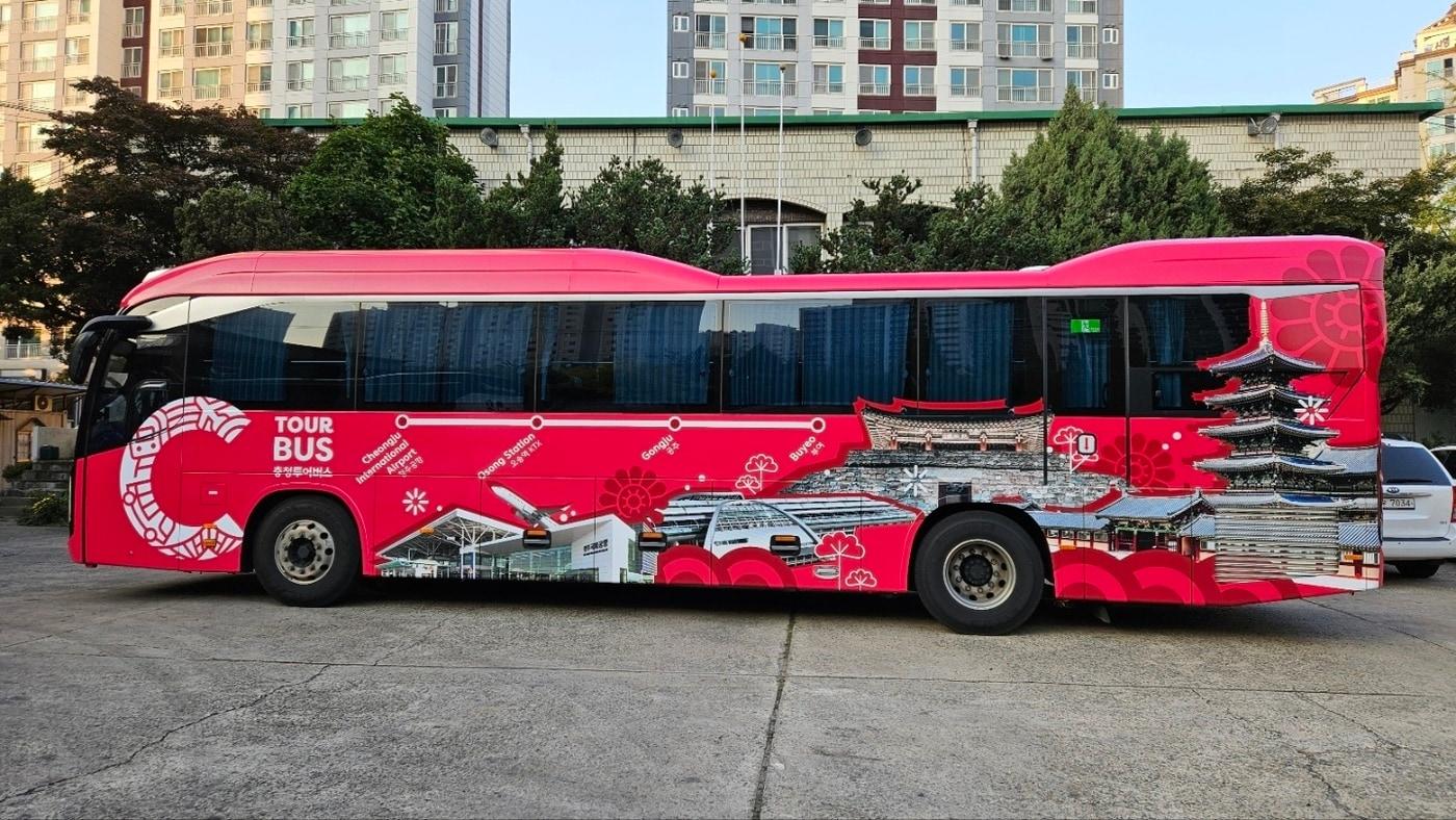 충북 청주국제공항과 충남 부여군을 순환하는 C-투어버스.&#40;충남도 제공. 재판매 및 DB금지&#41;/뉴스1