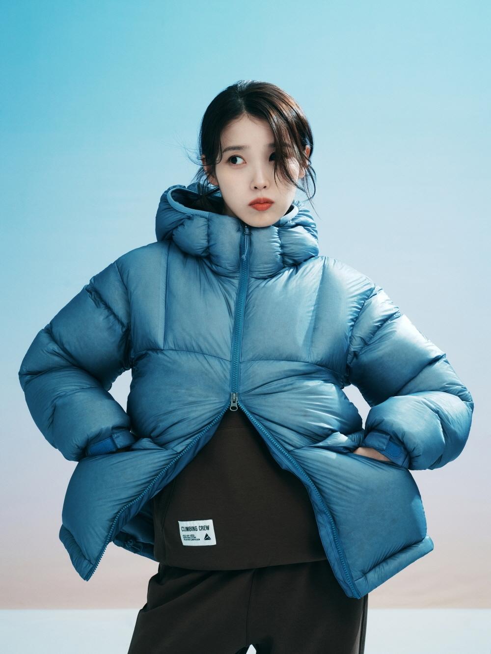 본문 이미지 - 블랙야크의 &#39;클라이밍 스톤마스터 다운재킷&#39;의 일부 컬러가 리오더에 들어가는 등 호조세를 기록하고 있다&#40;블랙야크제공&#41;