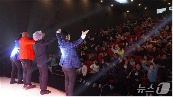 본문 이미지 - 작년 &#39;제19회 크리스마스특집 매직갈라쇼&#39; 모습.&#40;부산시 제공. 재판매 및 DB금지&#41;