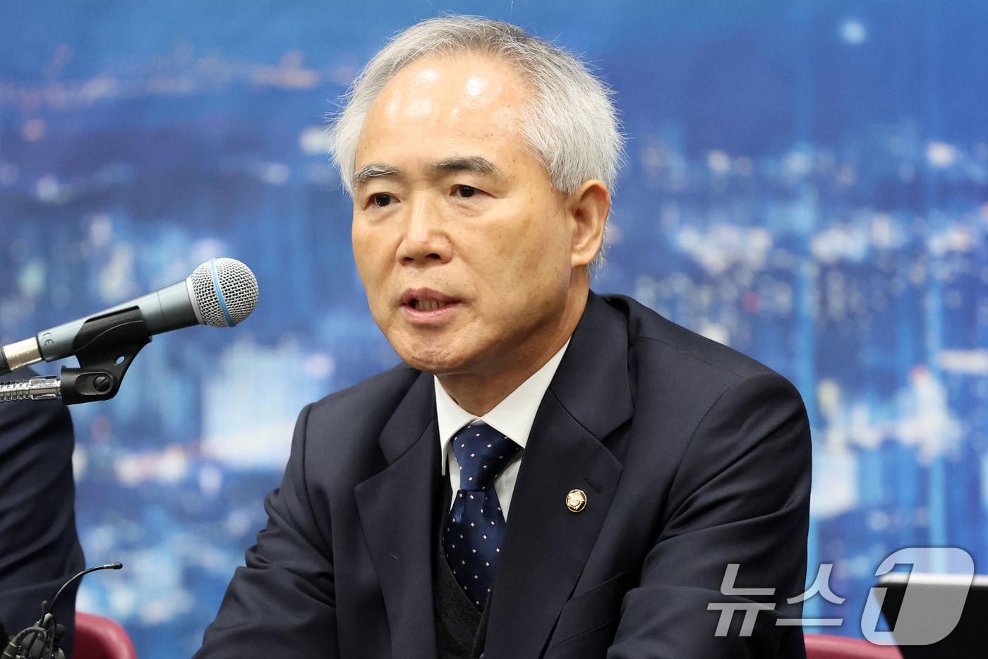 양부남 더불어민주당 광주시당 대표가 10일 오전 광주 서구 김대중컨벤션센터에서 열린 광주 현장 최고위원회의에서 발언하고 있다. 2025.12.10/뉴스1 ⓒ News1 이승현 기자