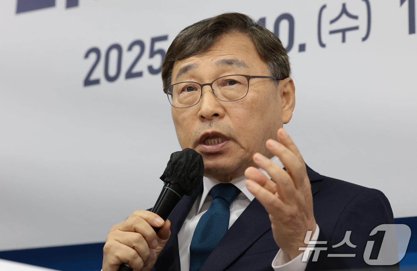 정근식 서울시 교육감이 10일 서울 종로구 서울특별시교육청에서 열린 &#39;미래형 대입제도 제안&#39; 기자회견에서 발언하고 있다. 2025.12.10/뉴스1 ⓒ News1 권현진 기자