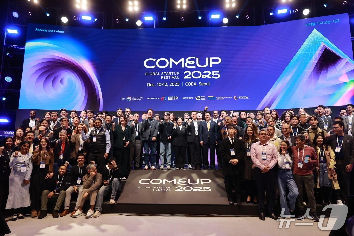 10일 서울 강남구 코엑스에서 열린 &#39;컴업 2025&#39; 개막식&#40;중소벤처기업부 제공&#41;