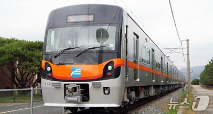 본문 이미지 - 부산도시철도 1호선 전동차 &#40;부산교통공사 제공. 재판매 및 DB금지&#41;