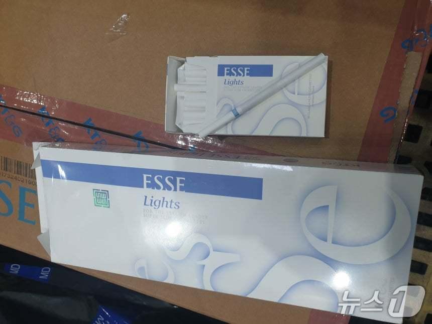 본문 이미지 - 관세청 인천본부세관이 적발한 국산 담배 &#39;에쎄&#39; 위조 제품 &#40;관세청 제공.재판매 및 DB금지&#41;