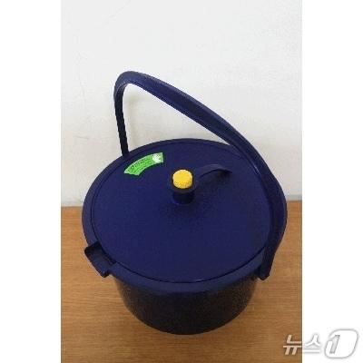 본문 이미지 - 군산시가 내년부터 추가 도입한 10리터 크기의 음식물류 폐기물 수거 용기.&#40;군산시 제공. 재판매 및 DB금지&#41;