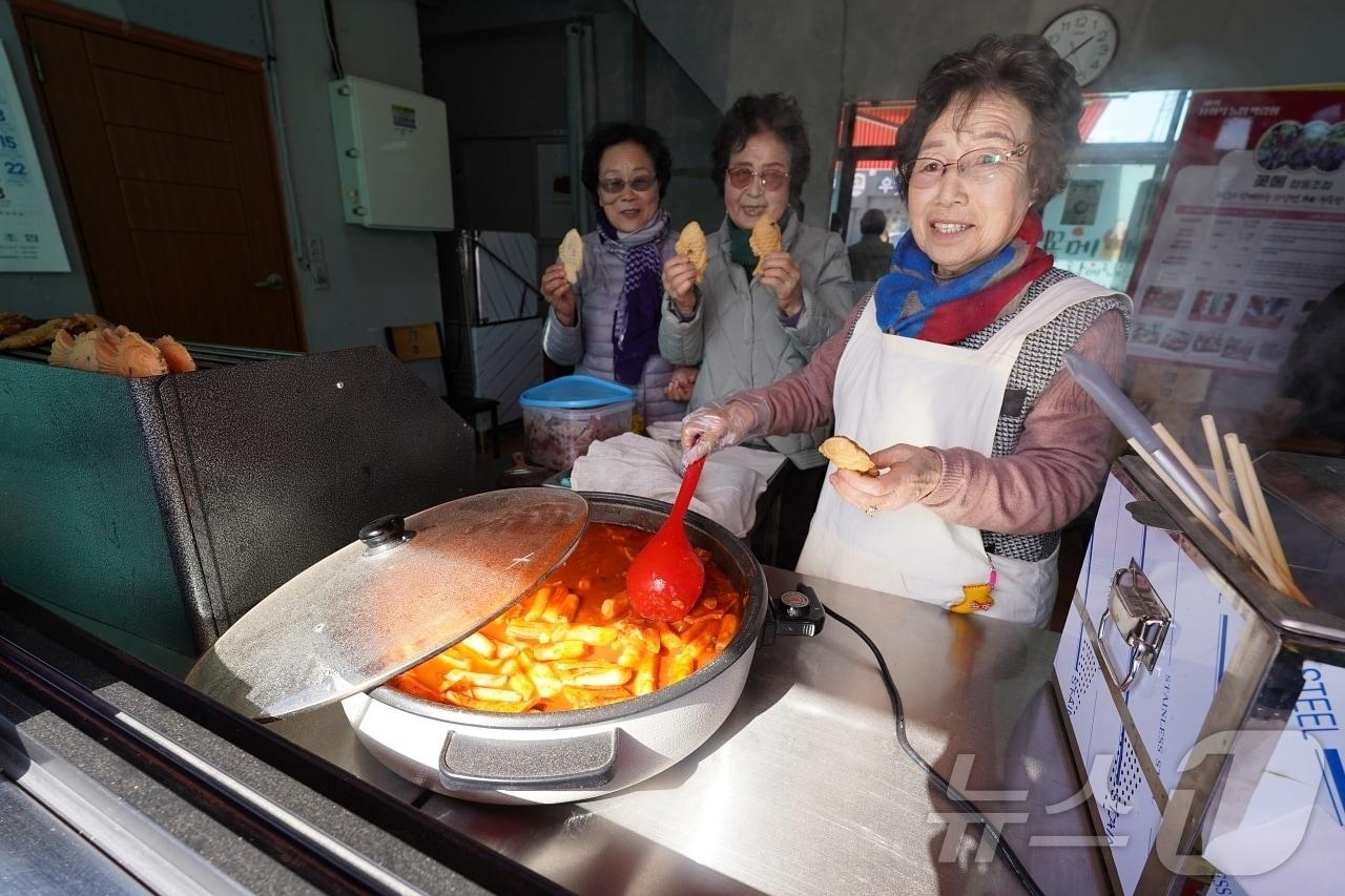 본문 이미지 - 해남 화산면 꽃메협동조합 할머니 분식집&#40;해남군 제공. 재판매 및 DB금지&#41; /뉴스1 