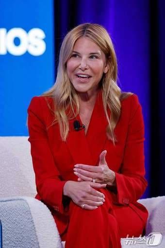 본문 이미지 - 데니스 드레서&#40;Denise Dresser&#41; 오픈AI 최고매출책임자&#40;전 슬랙 CEO&#41; ⓒ AFP=뉴스1