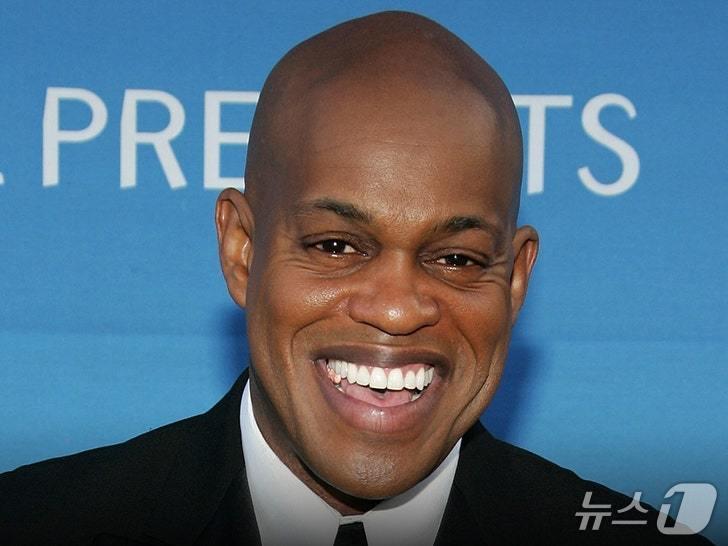 본문 이미지 - 주빌런트 사이크스&#40;71&#41;가 8일 밤 자택에서 흉기에 찔려 숨진 채 발견됐다. &#40;출처 엑스&#41;