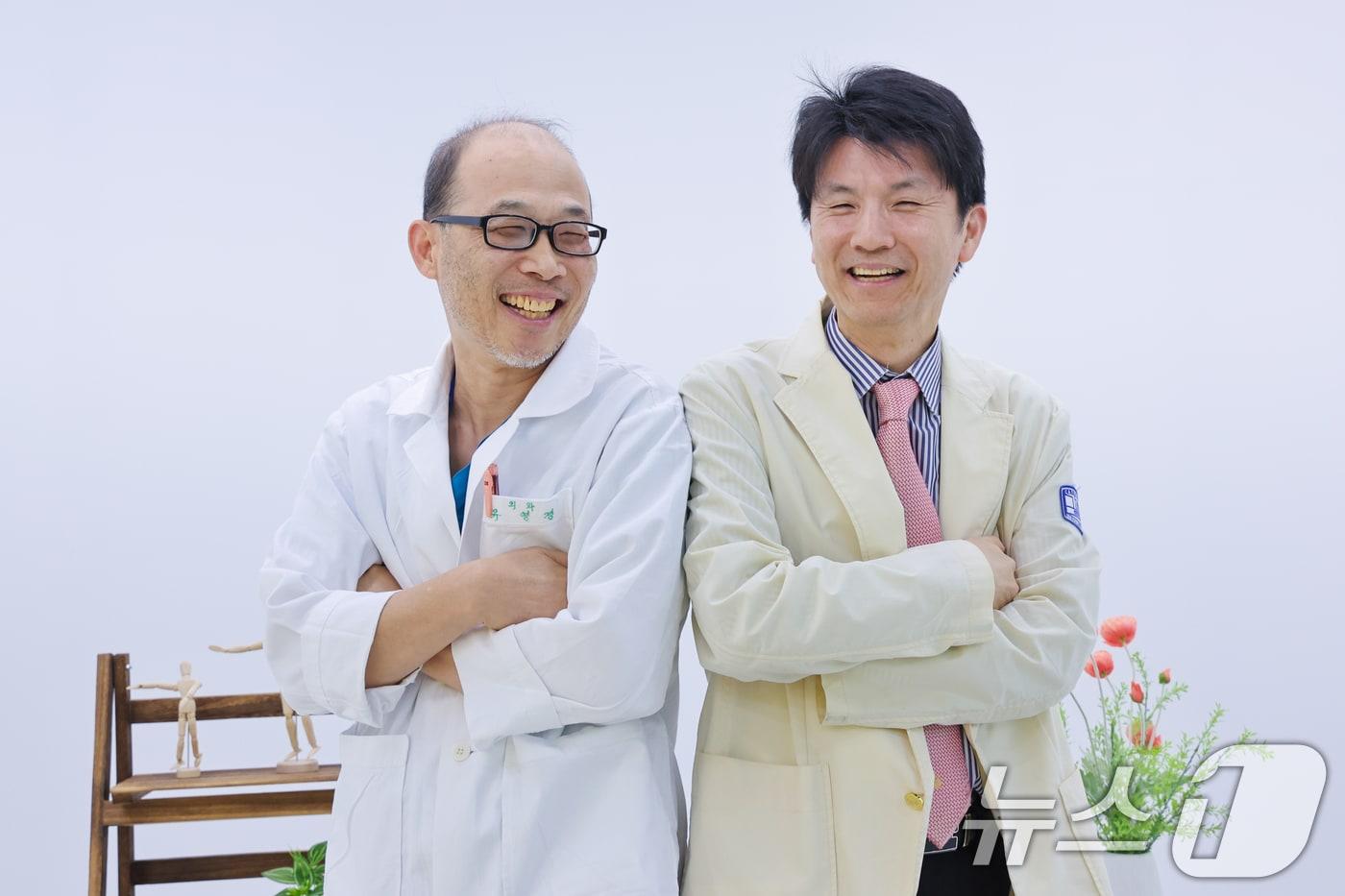 서울성모병원 간이식팀 간담췌외과 유영경 교수, 소화기내과 장정원 교수가 10일 서초구 가톨릭대학교 서울성모병원에서 포즈를 취하고 있다. 2025.12.10/뉴스1 ⓒ News1 안은나 기자