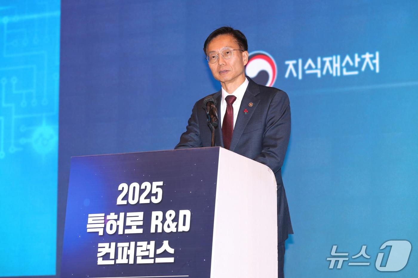 김용선 지식재산처장이 ‘2025 특허로 R&D 컨퍼런스’에서 환영사를 하고 있다.&#40;지식재산처 제공.재판매 및 DB금지&#41;/뉴스1