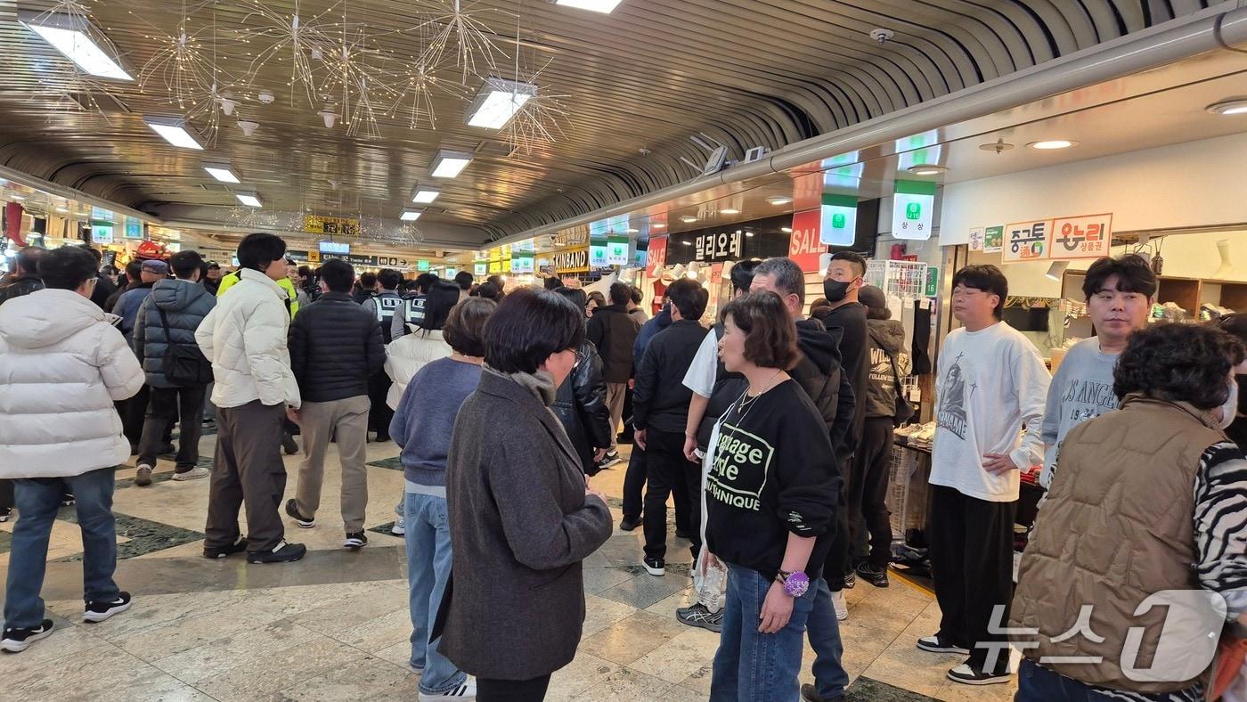 법원이 10일 오후 무단 점용 중인 대전중앙로지하상가에 대해 강제 집행에 나섰다. &#40;비대위 제공&#41; / 뉴스1