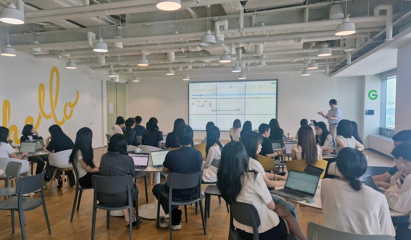 G마켓 사내 지식공유 프로그램 ‘SLS’의 강의 현장.&#40;G마켓 제공&#41;. 