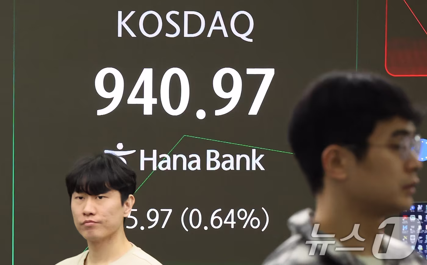 서울 중구 하나은행 딜링룸 전광판에 코스닥 시황이 표시되고 있다. 2025.12.11/뉴스1 ⓒ News1 장수영 기자