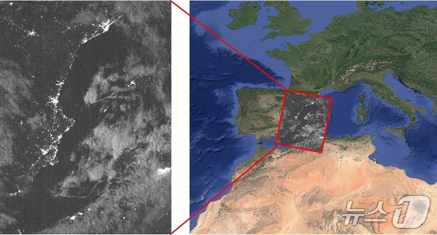 ROKITS 보조 카메라로 촬영한 밤 영상&#40;왼쪽&#41;과 영상을 스페인 동남부에 투영한 모습.&#40;우주항공청 제공·재판매 및 DB 금지&#41; /뉴스1
