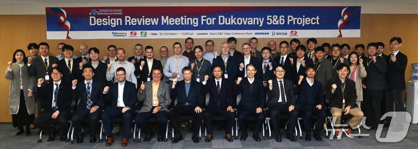 한수원은 지난 1일부터 11일까지 일정으로 한국을 방문한 체코 신규 원전 발주사 EDU II&#40;Elektrarna Dukovany II&#41; 대표단이 기술교류 일정을 성공적으로 마무리한 뒤 귀국했다고 밝혔다. &#40; 한수원 제공&#41; ⓒ News1 