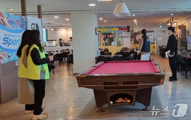 본문 이미지 - 경북 포항시가 청소년을 대상으로 한 신·변종 유해업소에 대해 점검을 실시한다. &#40;포항시 제공, 재판매 및 DB금지&#41; 2025.12.11/뉴스1