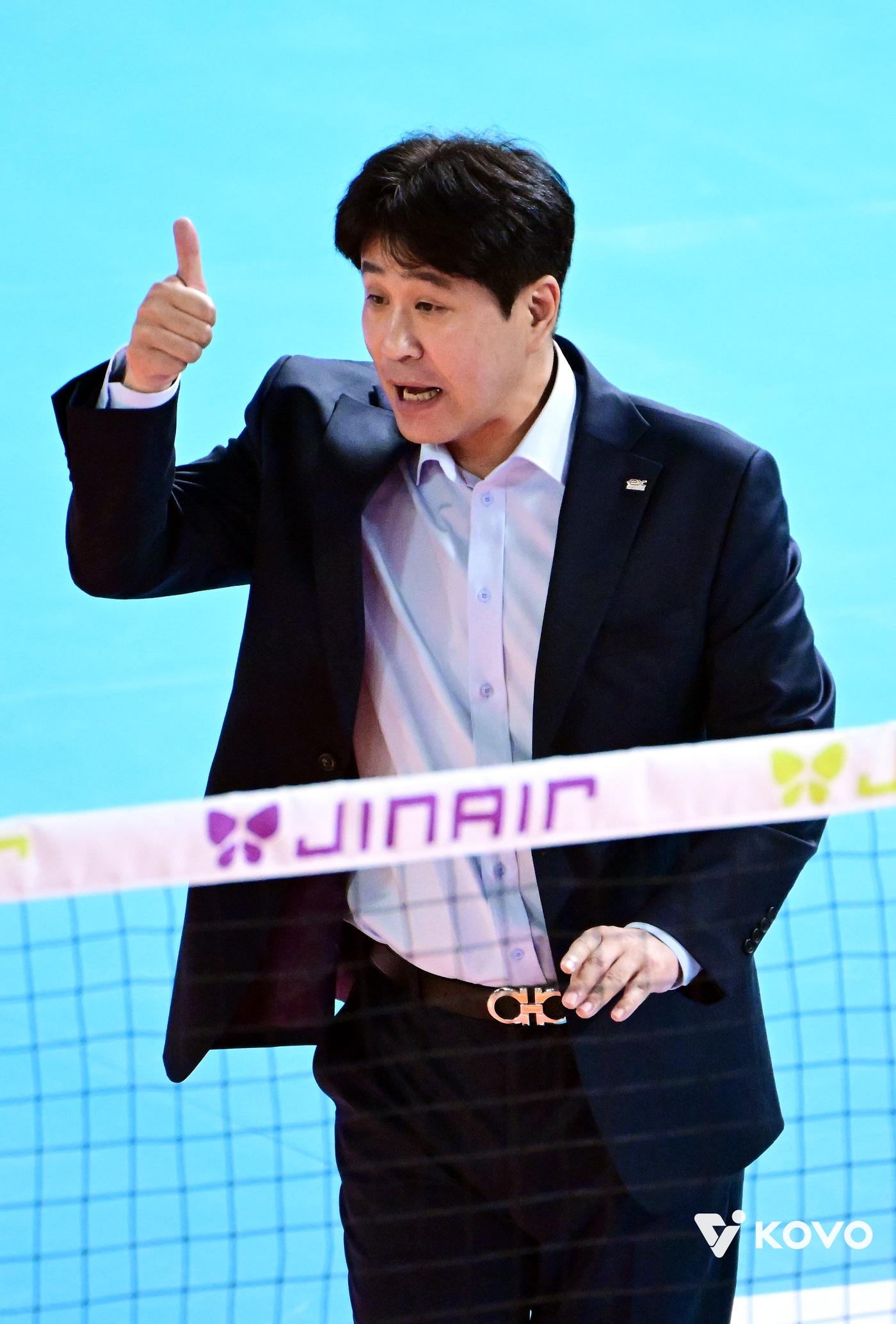 본문 이미지 - 김종민 한국도로공사 감독. &#40;KOVO 제공&#41;