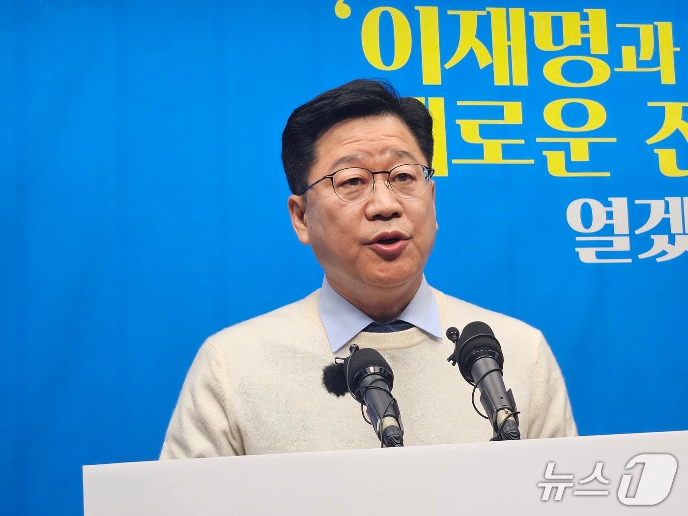 본문 이미지 - 11일 안호영 국회의원이 전북도의회 브리핑룸에서 기자회견을 갖고 있다.2025.12.11/뉴스1