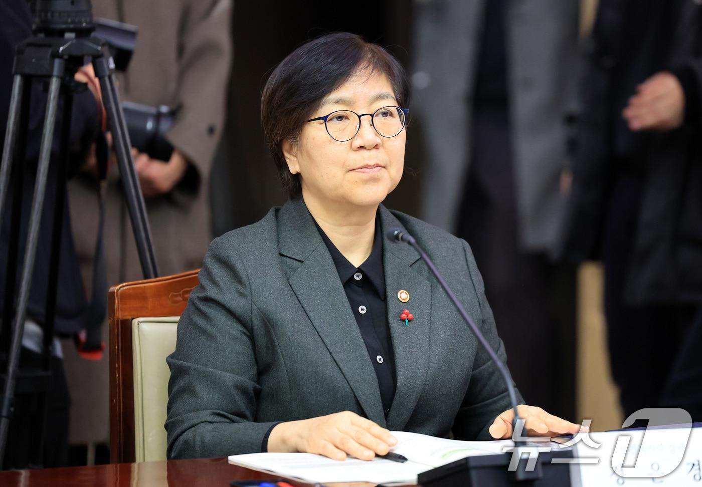 정은경 보건복지부 장관이 11일 서울 종로구 정부서울청사에서 열린 제1차 의료혁신위원회 회의에 참석해 자리하고 있다. 2025.12.11/뉴스1 ⓒ News1 임세영 기자