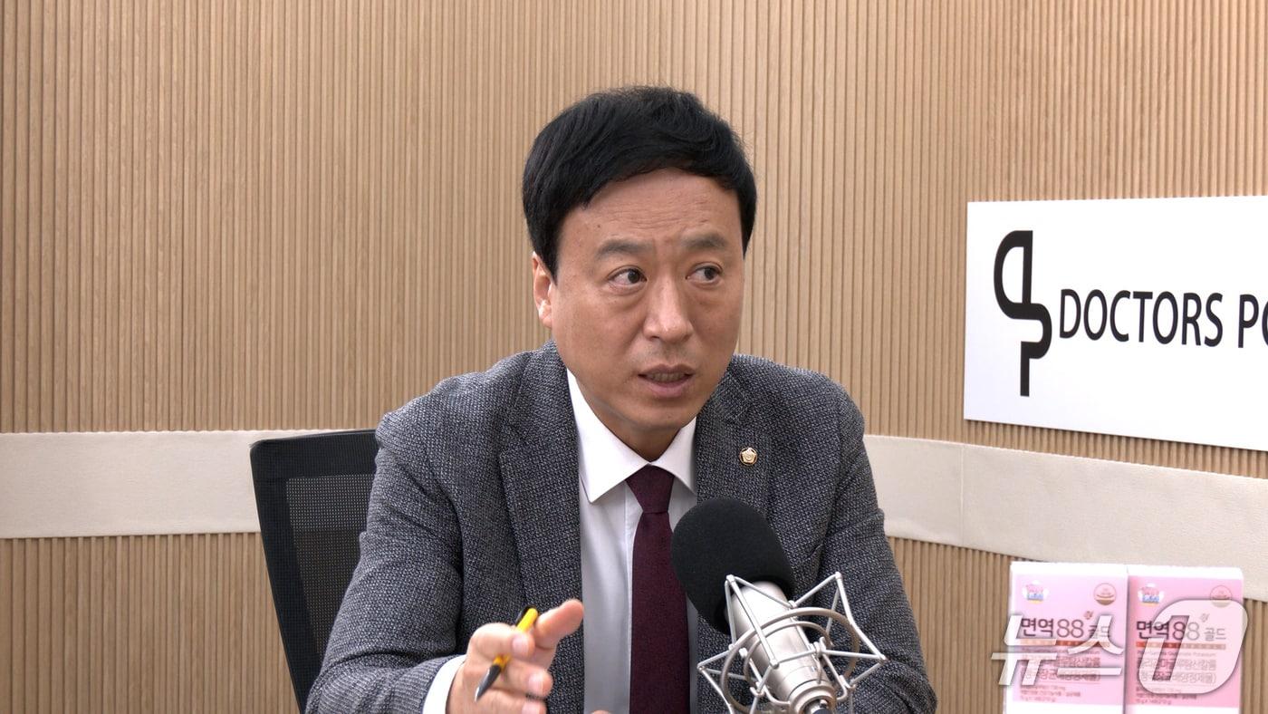 정성국 국민의힘 의원이 11일 뉴스1TV &#39;팩트앤뷰&#39;에 출연해 질문에 답하고 있다.&#40;뉴스1TV &#39;팩트앤뷰&#39; 캡처&#41;