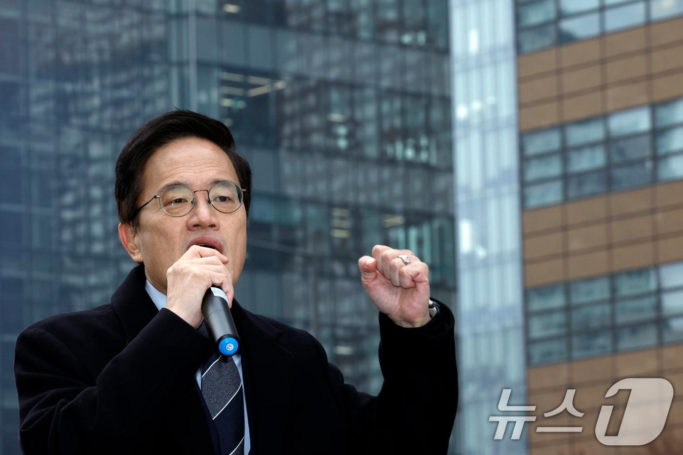 박주민 더불어민주당 의원이 11일 오전 서울 광화문 광장에서 서울시장 출마를 선언하고 있다. 2025.12.11/뉴스1 ⓒ News1 박정호 기자