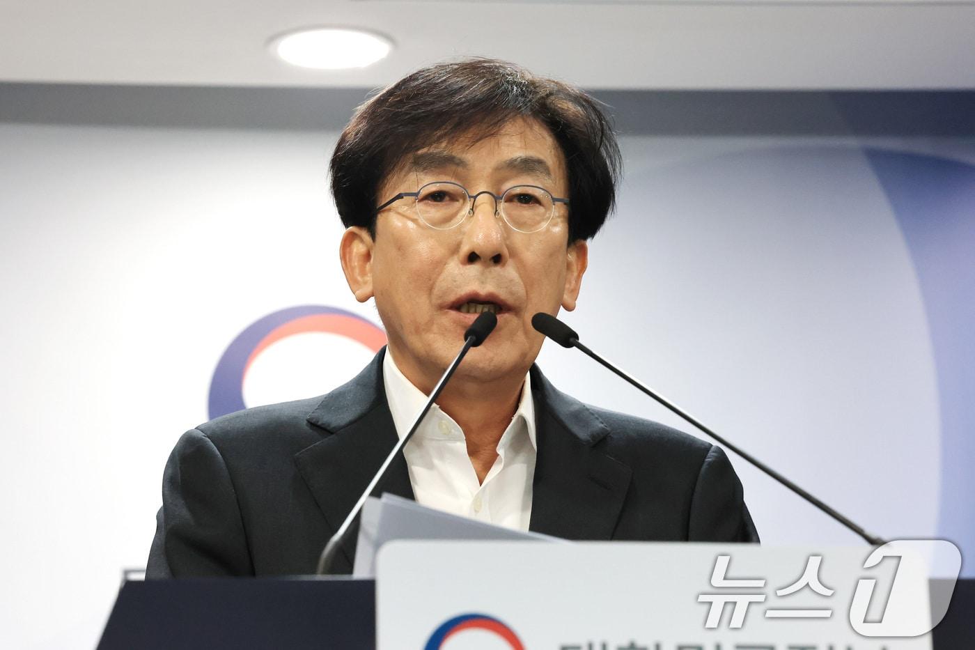 정기현 의료혁신위원회 위원장이 11일 서울 종로구 정부서울청사에서 제1차 의료혁신위원회 회의 관련 브리핑을 하고 있다. 2025.12.11/뉴스1 ⓒ News1 임세영 기자