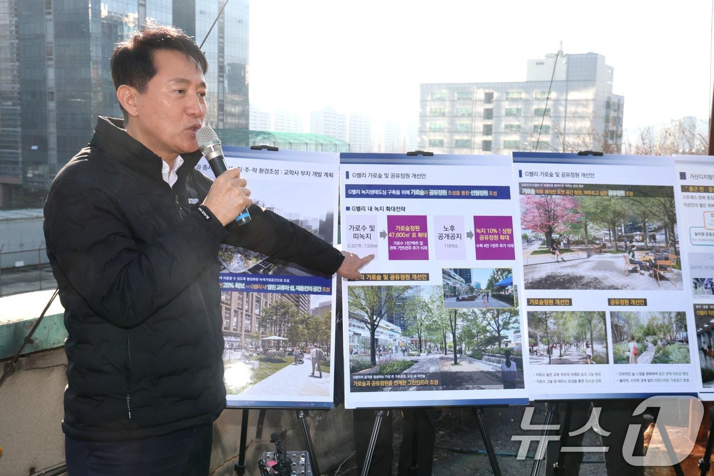오세훈 서울시장이 11일 오후 서울 금천구 G밸리 국가산업단지 내 특별계획구역 민간개발부지인 교학사 부지를 방문해 개발 계획에 대해 발언하고 있다. 2025.12.11/뉴스1 ⓒ News1 이광호 기자