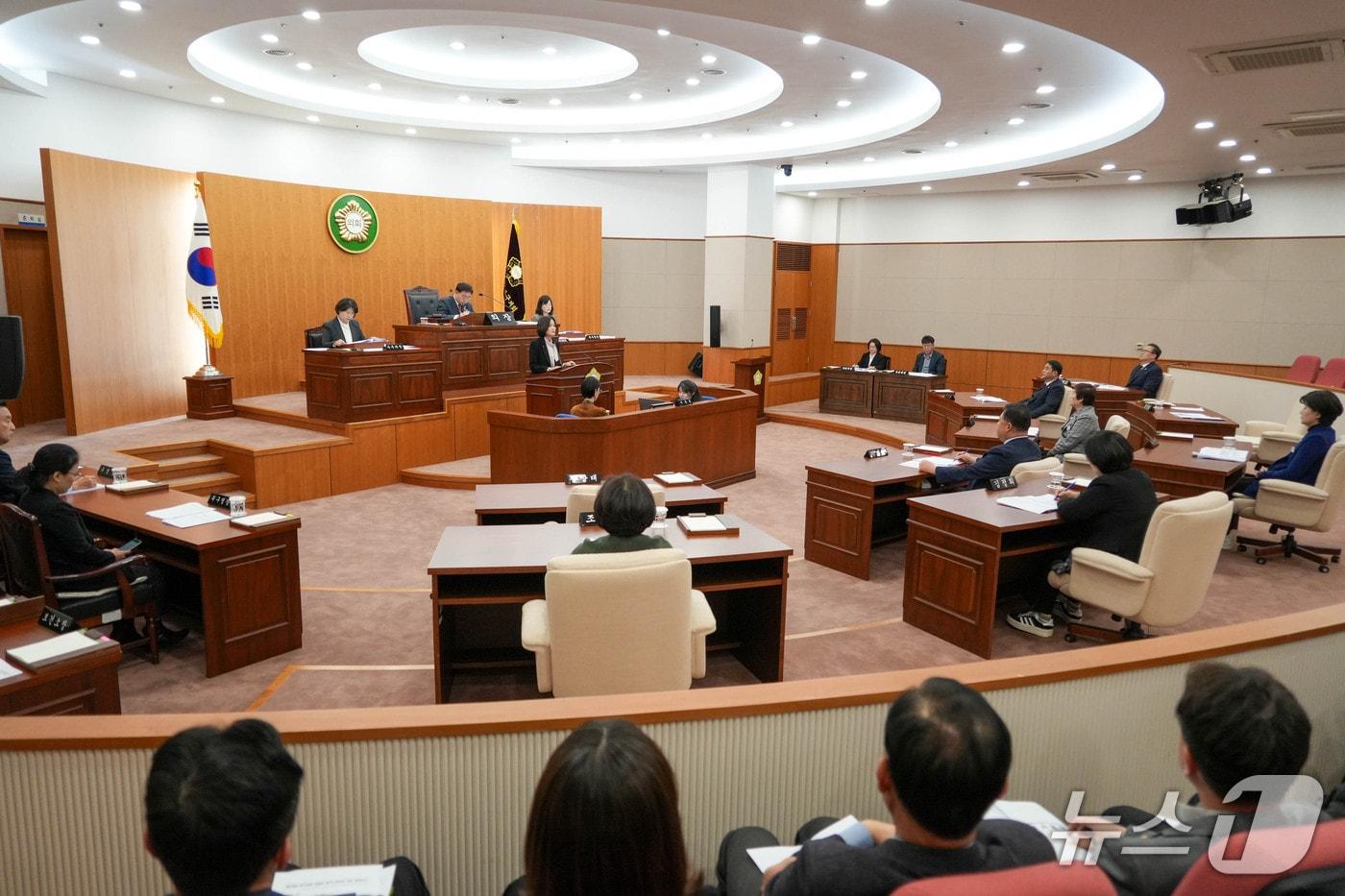 울산 북구의회는 11일 본회의에서 의원 공무국외출장 여비 6000만원을 전액 삭감한 내년도 당초 예산안을 통과시켰다.&#40;울산 북구의회 제공. 재판매 및 DB금지&#41;/뉴스1