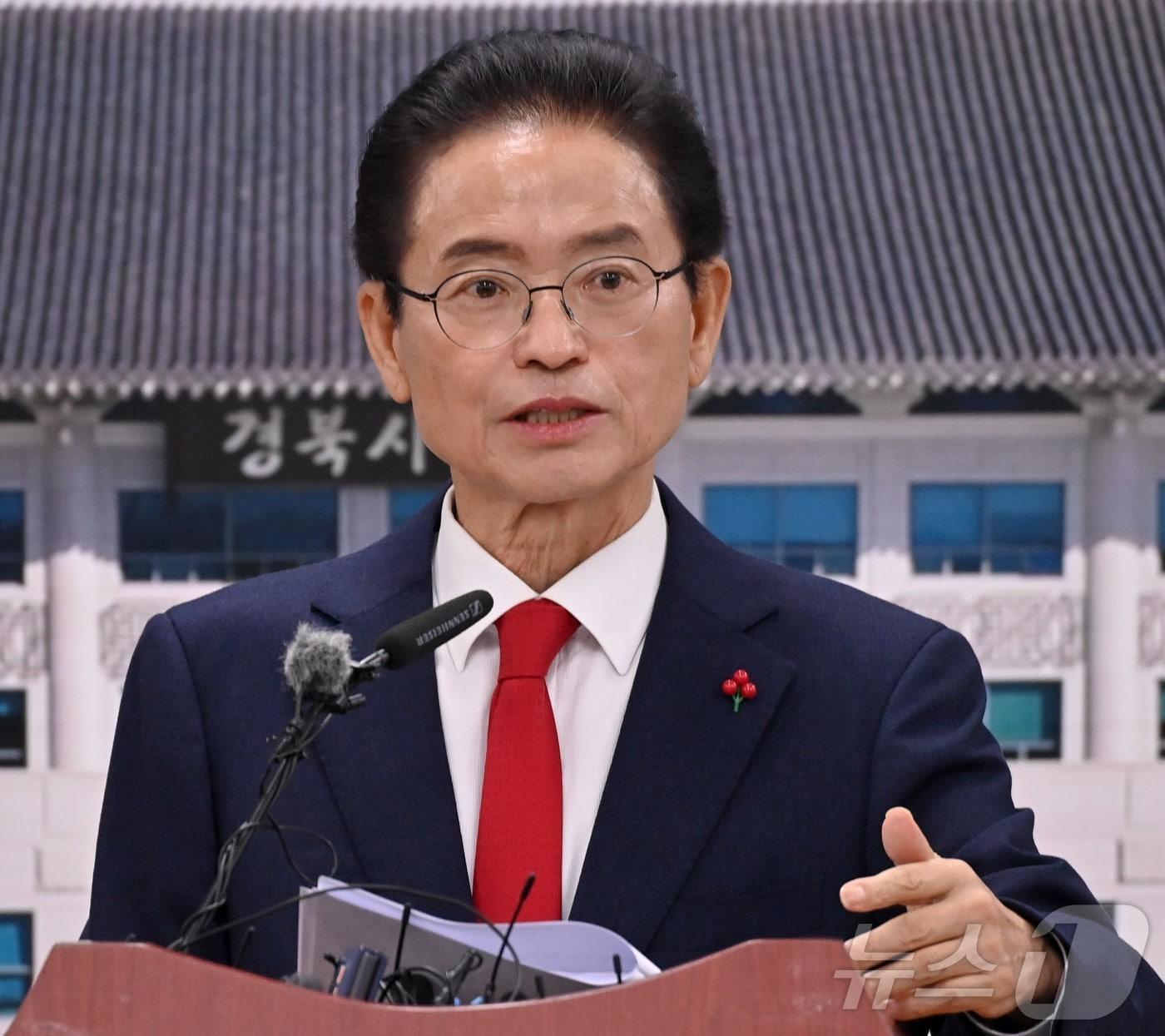 본문 이미지 - 이철우 경북지사는 11일 도청 브리핑룸에서 민선8기 재정혁신 성과와 2026년 국가예산 확보 실적을 발표한 가운데 내년 지방선거 “3선 도지사에 도전하겠다”며 사실상 출마 의사를 공식화했다.&#40;경북도 제공. 재판매 및 DB금지&#41; /뉴스1