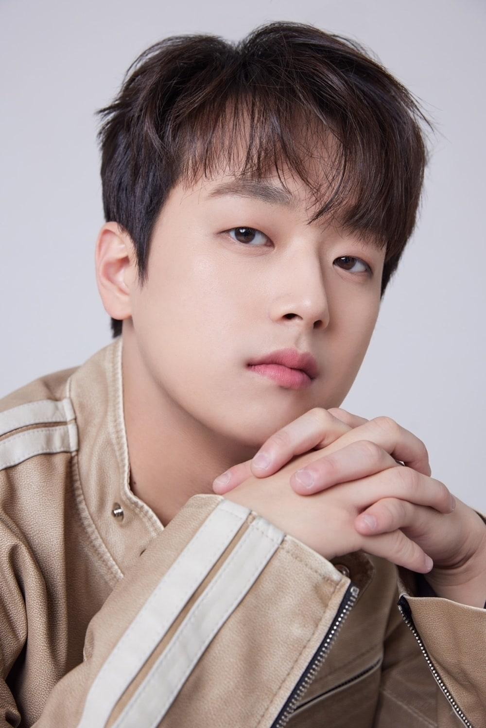 본문 이미지 - 가수 이찬원