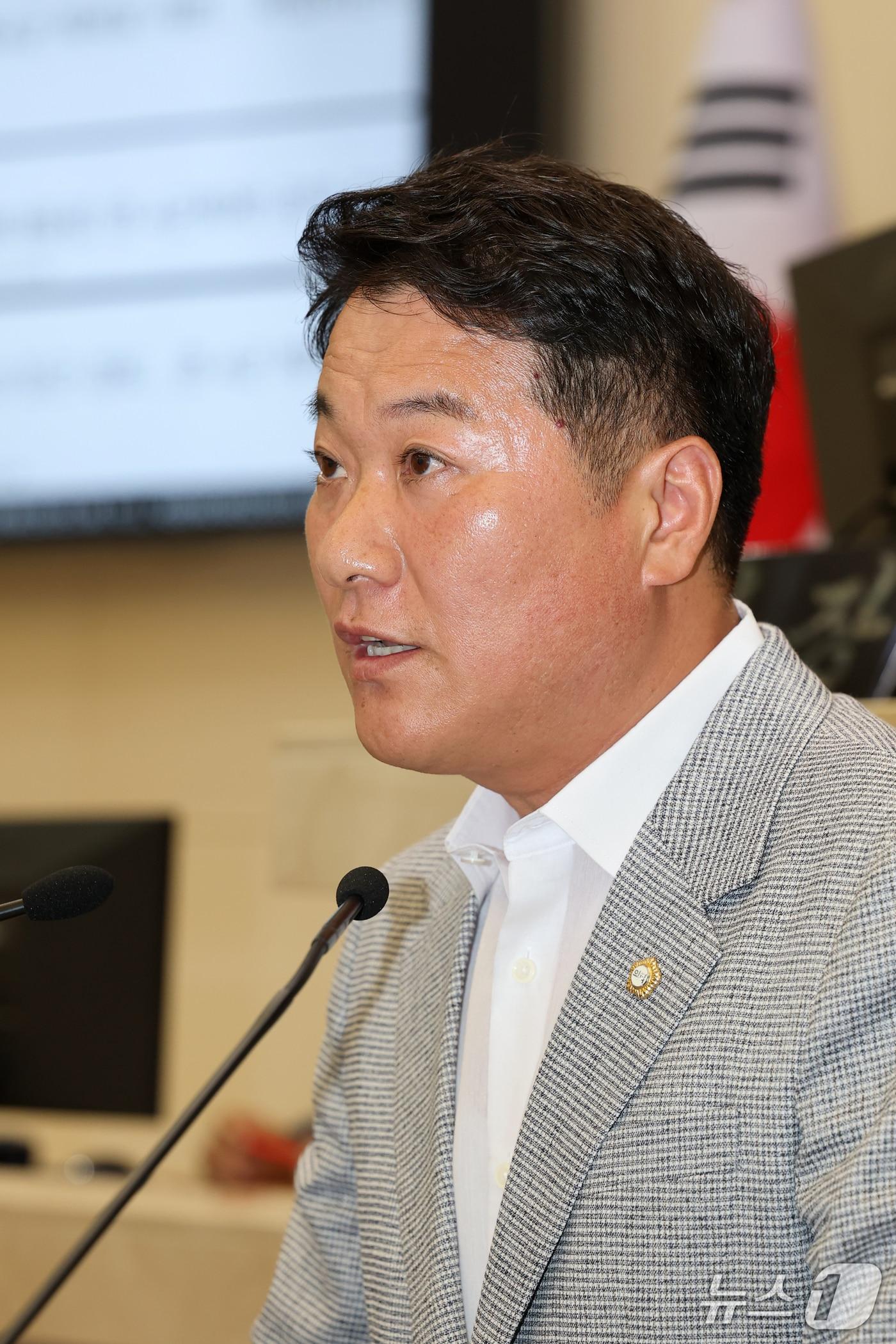 본문 이미지 - 11일 양윤제 경북 포항시의회 예산결산특별위원장이 발언하고 있다. &#40;포항시의회제공, 재판매 및 DB금지&#41; 2025.12.11/뉴스1 