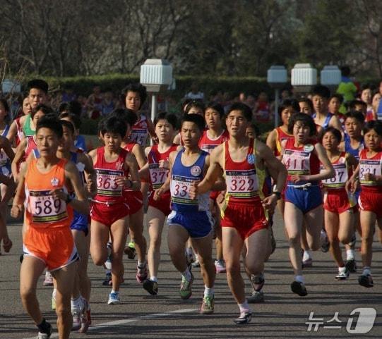 본문 이미지 - 고려투어스 홈페이지에 게재된 &#39;평양국제마라톤 2026&#39; 홍보 사진. &#40;홈페이지 갈무리&#41;