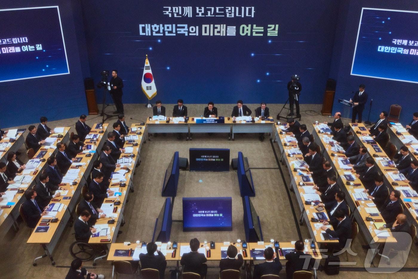 이재명 대통령이 11일 세종시 정부세종컨벤션센터에서 열린 '희망찬 농업·농촌, 모두가 행복하게 일하는 나라' 농림축산식품부(농촌진흥청·산림청)-고용노동부 업무보고에서 발언하고 있다. (대통령실 제공. 재판매 및 DB 금지) 2025.12.11/뉴스1 ⓒ News1 이재명 기자