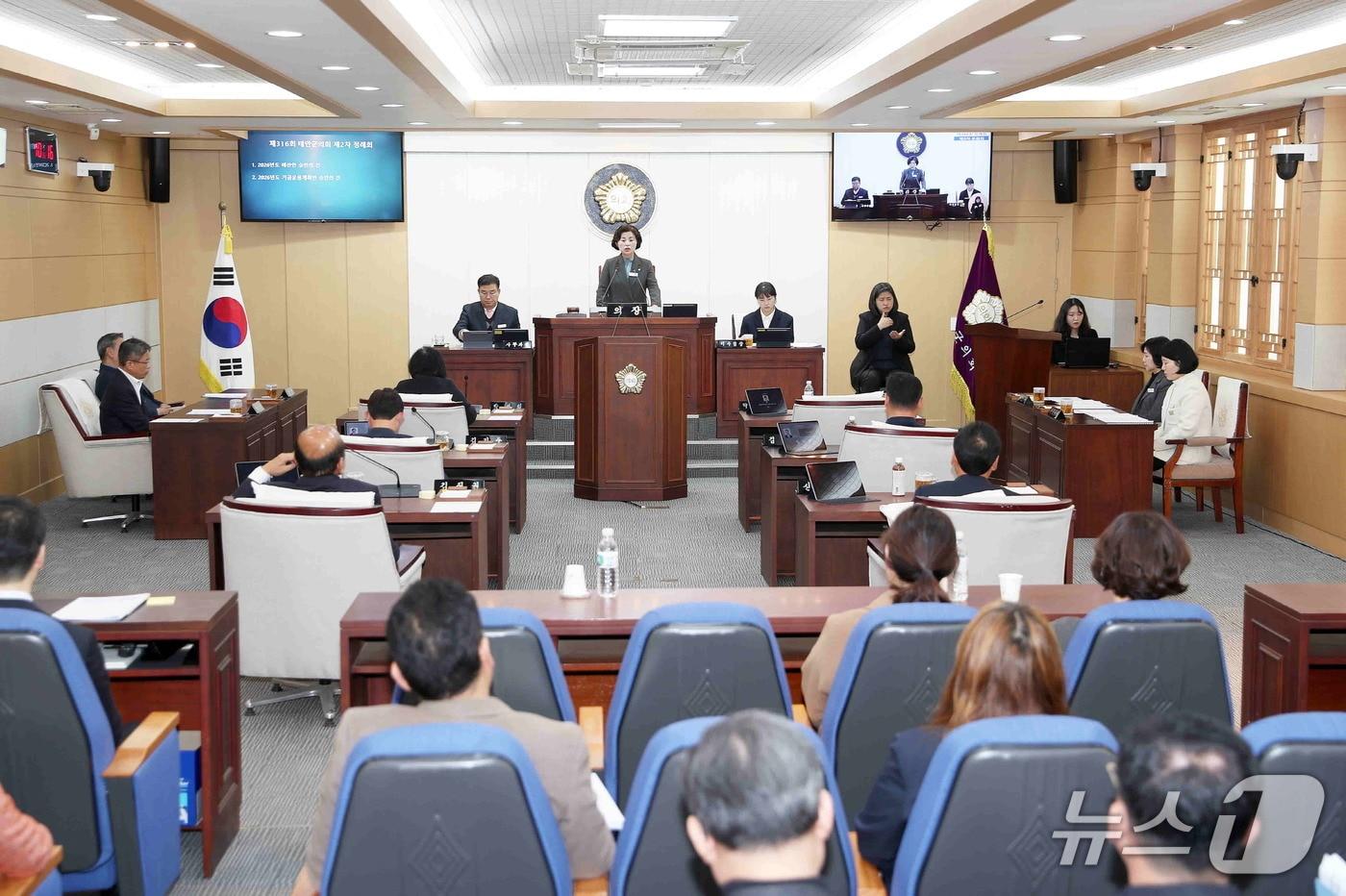 태안군의회 제316회 제2차 정례회 폐회 모습&#40;의회 제공. 재판매 및 DB금지&#41;2025.12.12/뉴스1