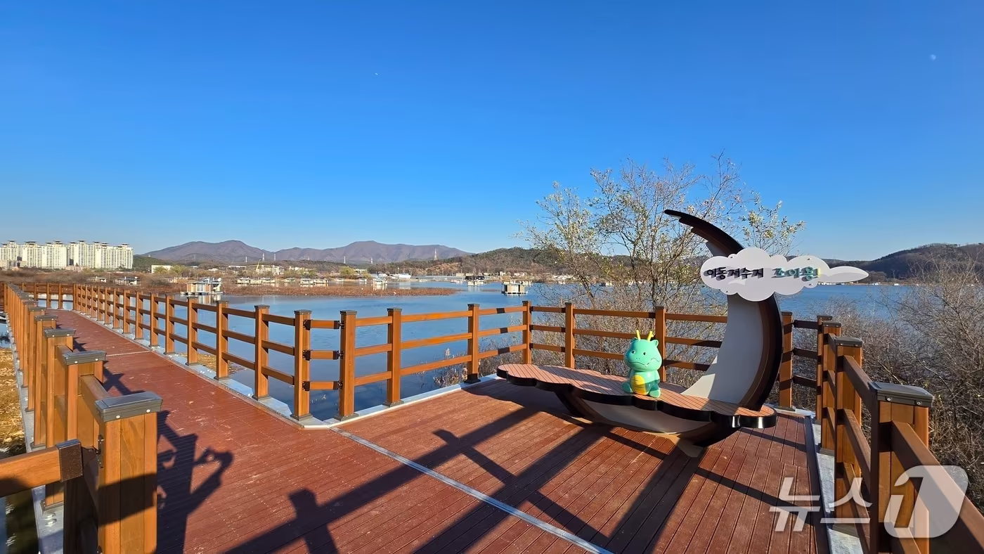 용인시가 처인구 이동읍 이동저수지 둘레길 단절 구간 연결 공사를 마무리했다.&#40;용인시 제공&#41;