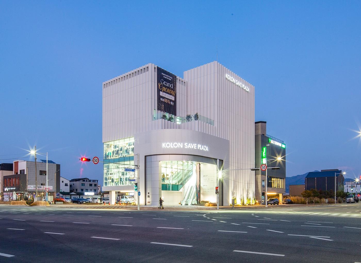 본문 이미지 - 코오롱세이브프라자 부산 강서점 전경&#40;코오롱인더스트리FnC 제공&#41;