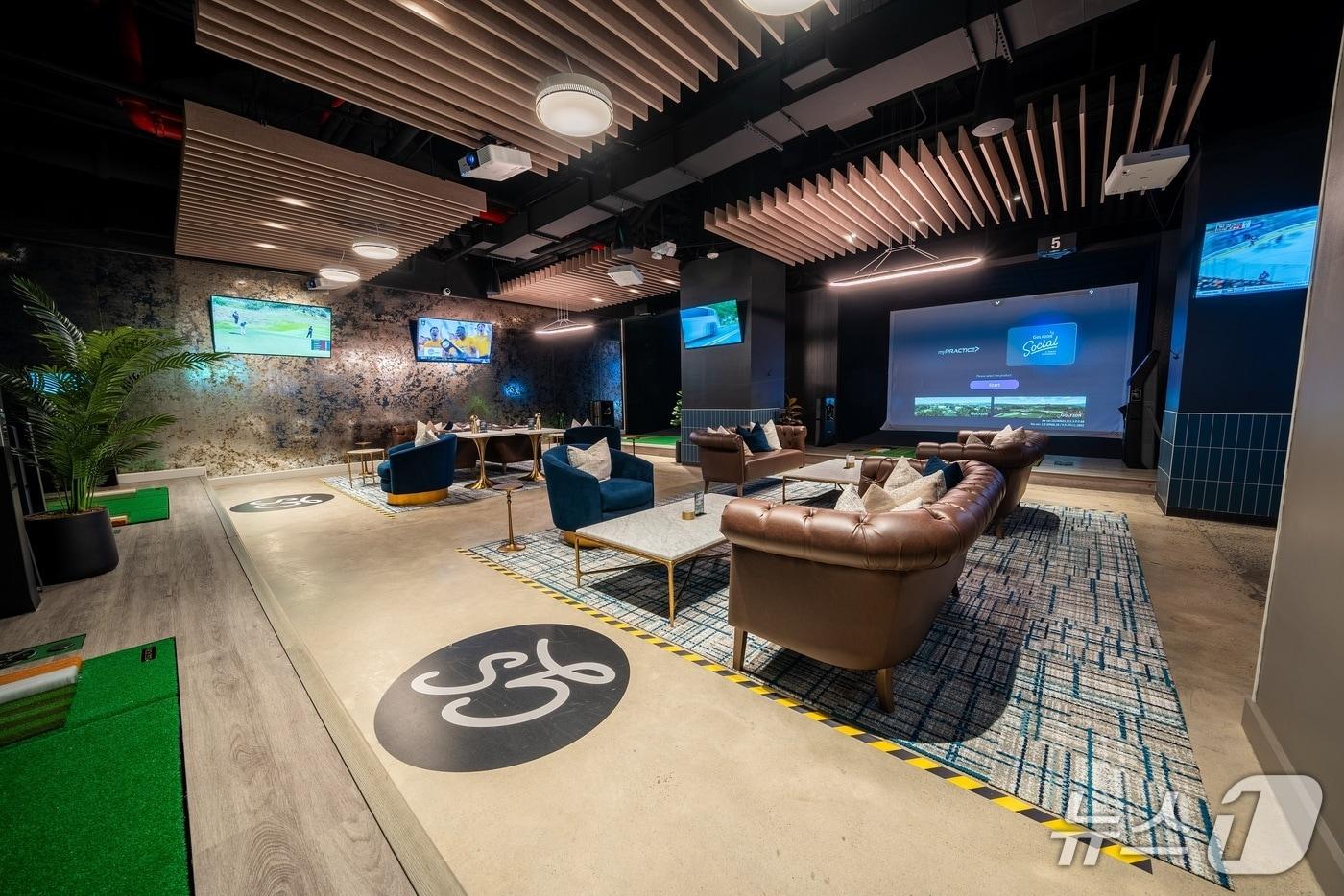 본문 이미지 - 골프존소셜 3호점(뉴욕 브루클린) 내부 전경 (골프존 제공)