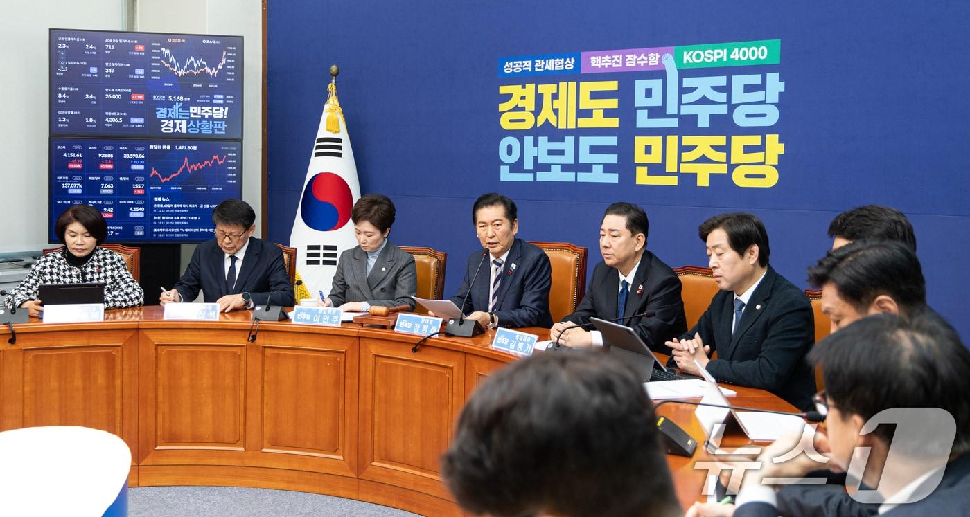 정청래 더불어민주당 대표가 12일 서울 여의도 국회에서 열린 최고위원회의에서 모두발언하고 있다. 2025.12.12/뉴스1 ⓒ News1 이승배 기자