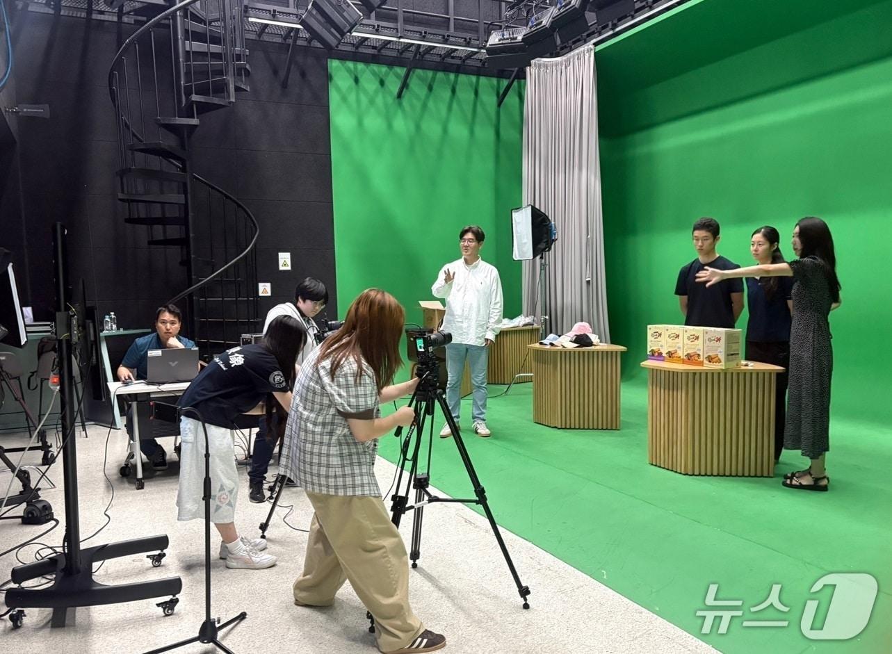 본문 이미지 - 서울방송고등학교가 진행한 산학협력 프로그램 사진.(서울방송고 제공)