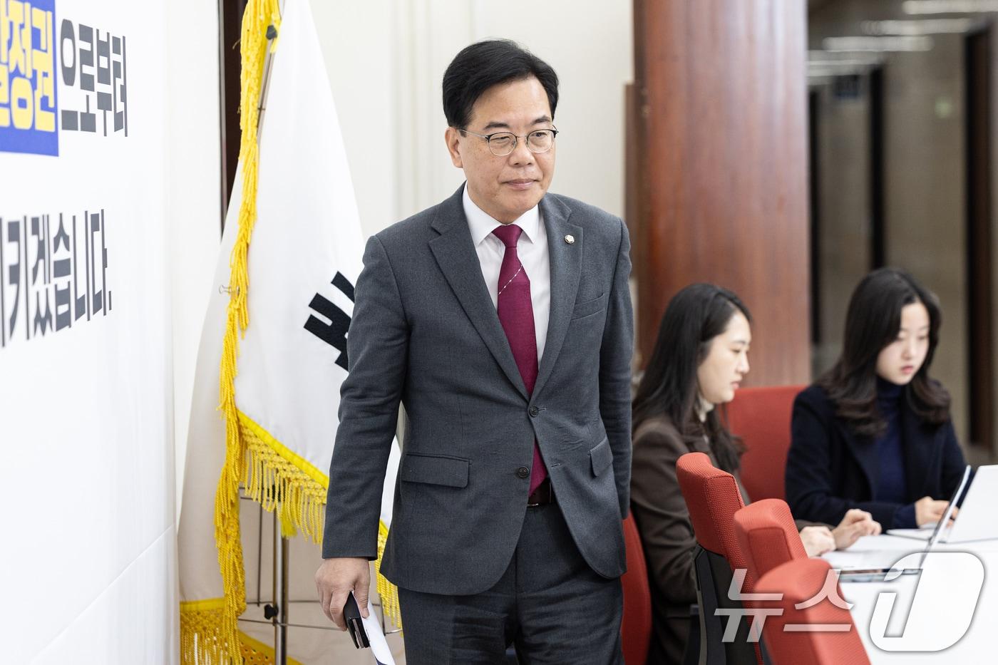 송언석 국민의힘 원내대표가 12일 서울 여의도 국회에서 열린 기자간담회에 참석하고 있다. 2025.12.12/뉴스1 ⓒ News1 이승배 기자