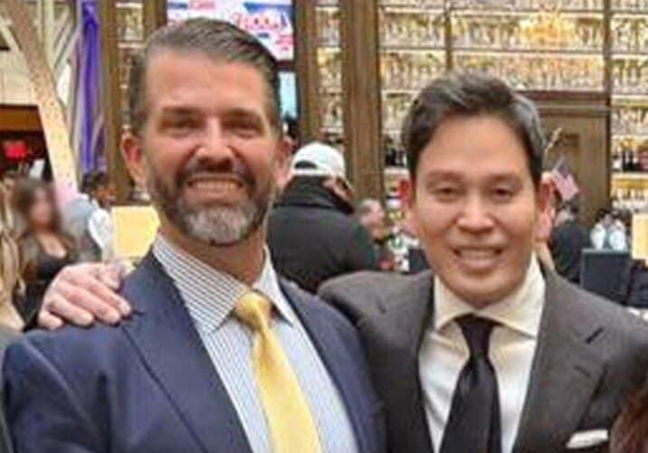 본문 이미지 -  도널드 트럼프 미국 대통령의 장남 트럼프 주니어&#40;사진 왼쪽&#41;는 정용진 신세계그룹 회장의 초청으로 지난달 29일 1박2일 일정으로 방한했다. &#40;신세계그룹 제공&#41;