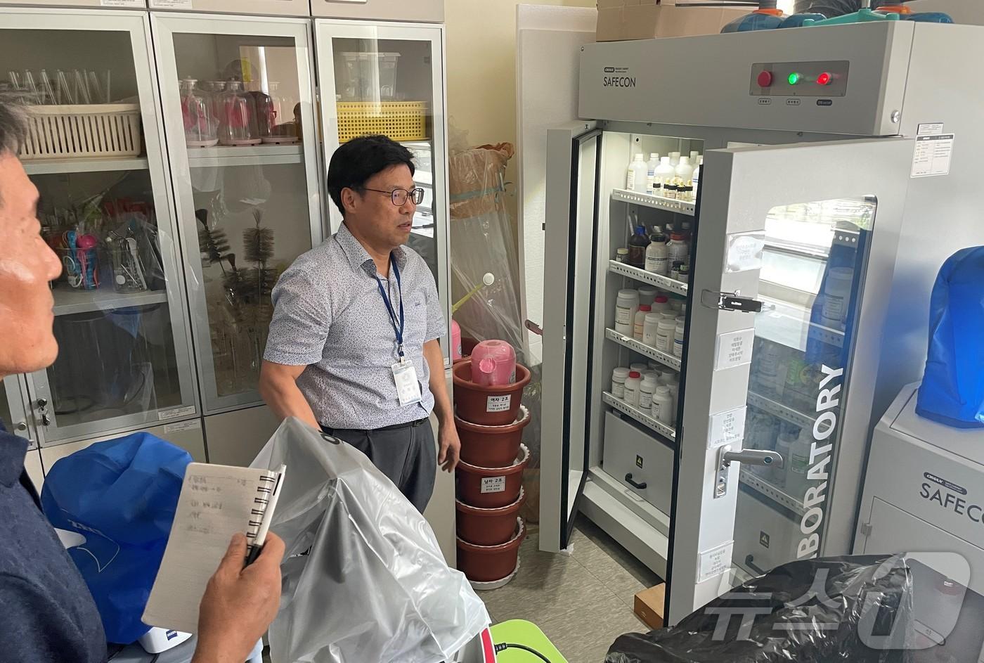 경북교육청은 12일 과학실험실을 보유한 도내 초·중·고 921교를 대상으로 실시한 ‘2025학년도 과학실험실 안전점검’을 완료했다.&#40;경북교육청 제공. 재판매 및 DB금지&#41; ⓒ News1 김대벽기자