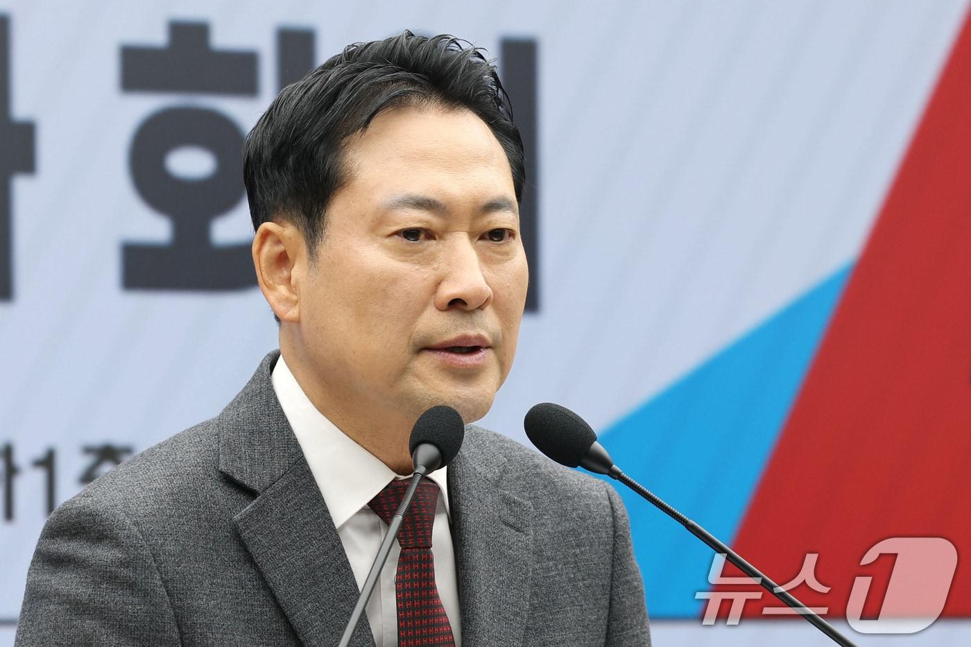 장동혁 국민의힘 대표가 12일 오전 서울 여의도 중앙당사에서 열린 소상공인위원회 임명장 수여식 및 1차 회의에서 발언하고 있다. 2025.12.12/뉴스1 ⓒ News1 이광호 기자