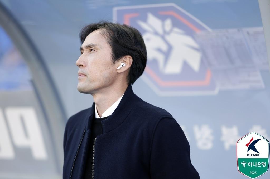 본문 이미지 - 충북청주FC와 상호 합의 아래 사퇴한 김길식 감독. &#40;한국프로축구연맹 제공&#41;