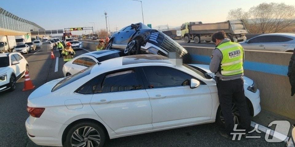 본문 이미지 - 사고현장&#40;경기 김포소방서 제공/뉴스1&#41;